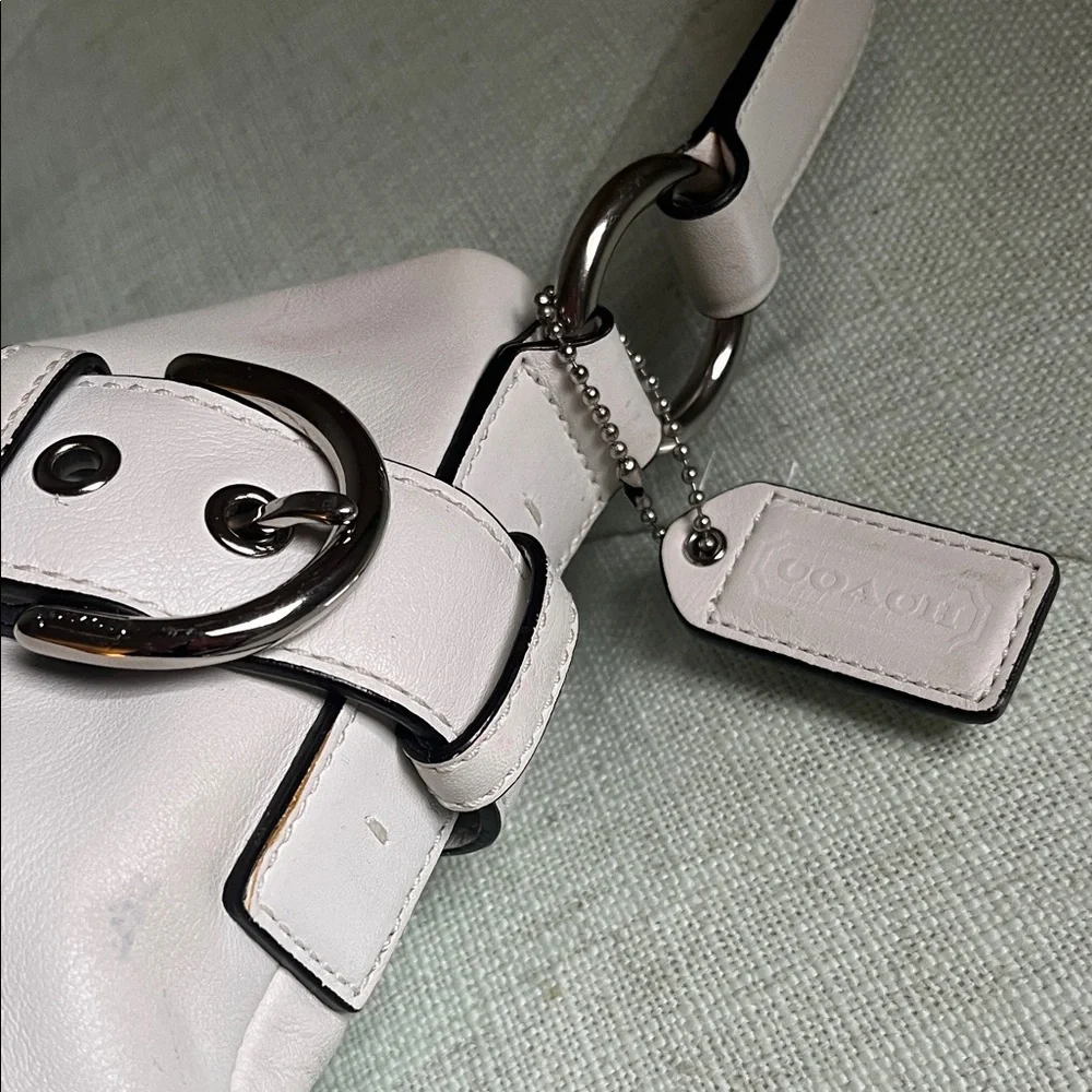 Vintage Coach White Leather Shoulder Bag
With Silver Tone Buckles And Rings - Picture 6 of 12